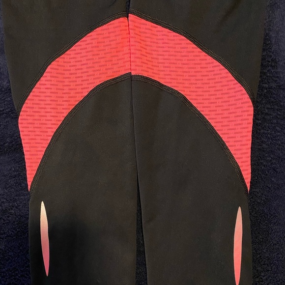 Under Armour Breast Cancer Leggings - Picture 5 of 5